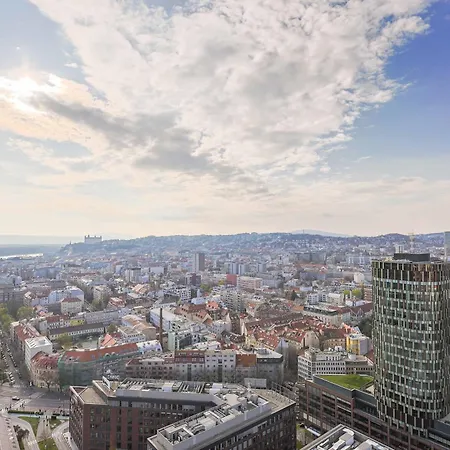 Skypark Tower 3- Free Parking And Views Bratysława