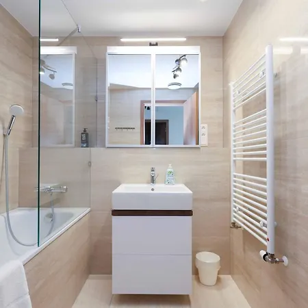 Skypark Tower 3- Free Parking And Views 브라티슬라바